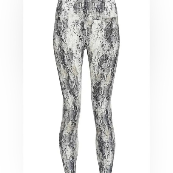 Like new! MPG sport leggings - snakeskin pattern - size M - Picture 10 of 10